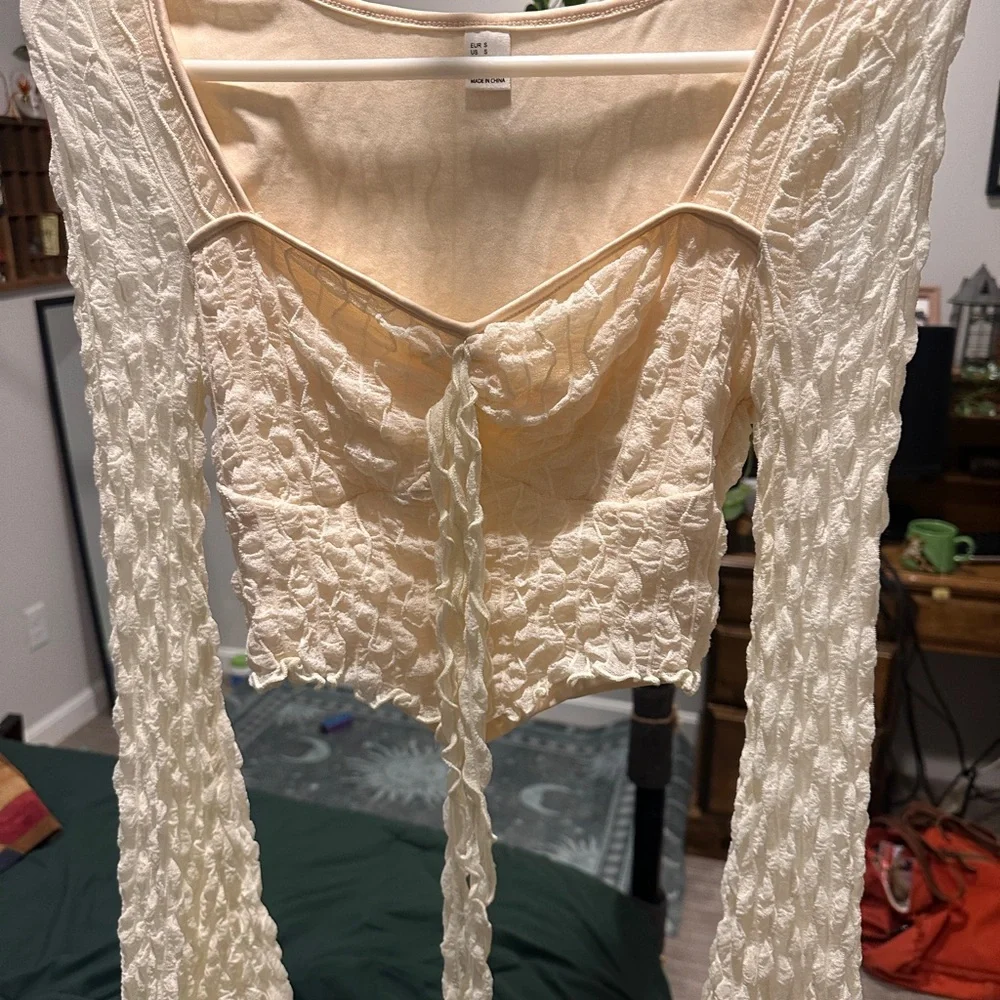 Elegant Cream Lace Blouse - Picture 2 of 3